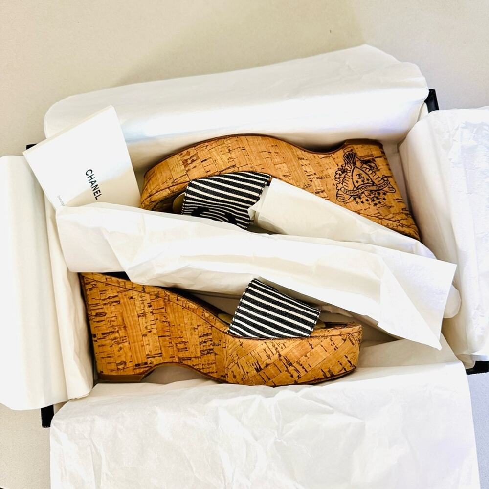 CHANEL Black White Stripe Canvas CC Logo Tan Beige Cork Wedge Sandal Slides 37.5 - Picture 15 of 16